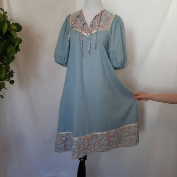 Vtg 70s Sky Blue Floral Yoke Ruffle Prairie Dress, Small - Picture 9 of 10